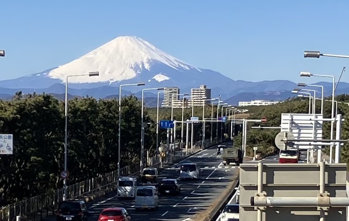 国道134号線と富士山